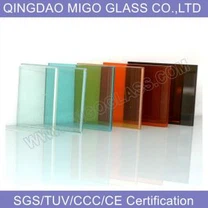 Vetro laminato colorato