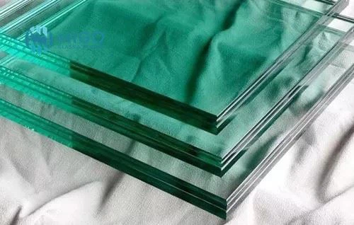 Laminated glass guardrail